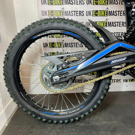 TALARIA STING R WITH BLUE STICKERS image 2